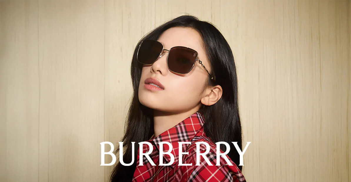 דוגמנית עם משקפי שמש ברברי