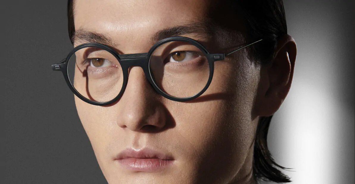 דוגמן עם משקפי ראייה לול