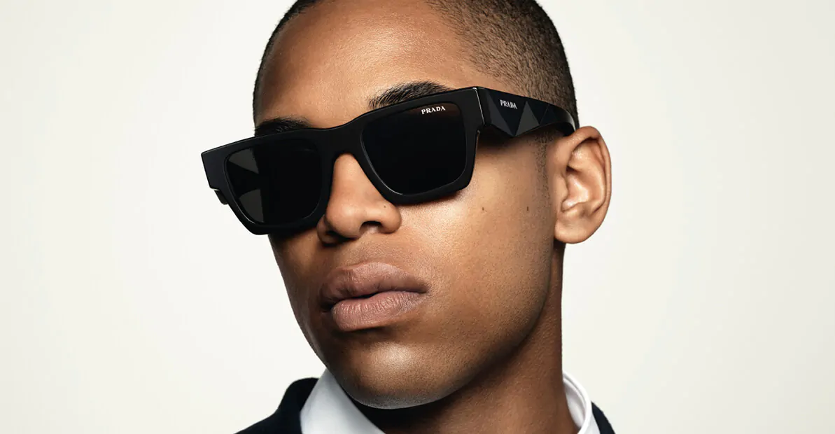 דוגמן עם משקפי שמש פראדה